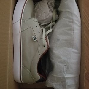 DC Shoes size 12